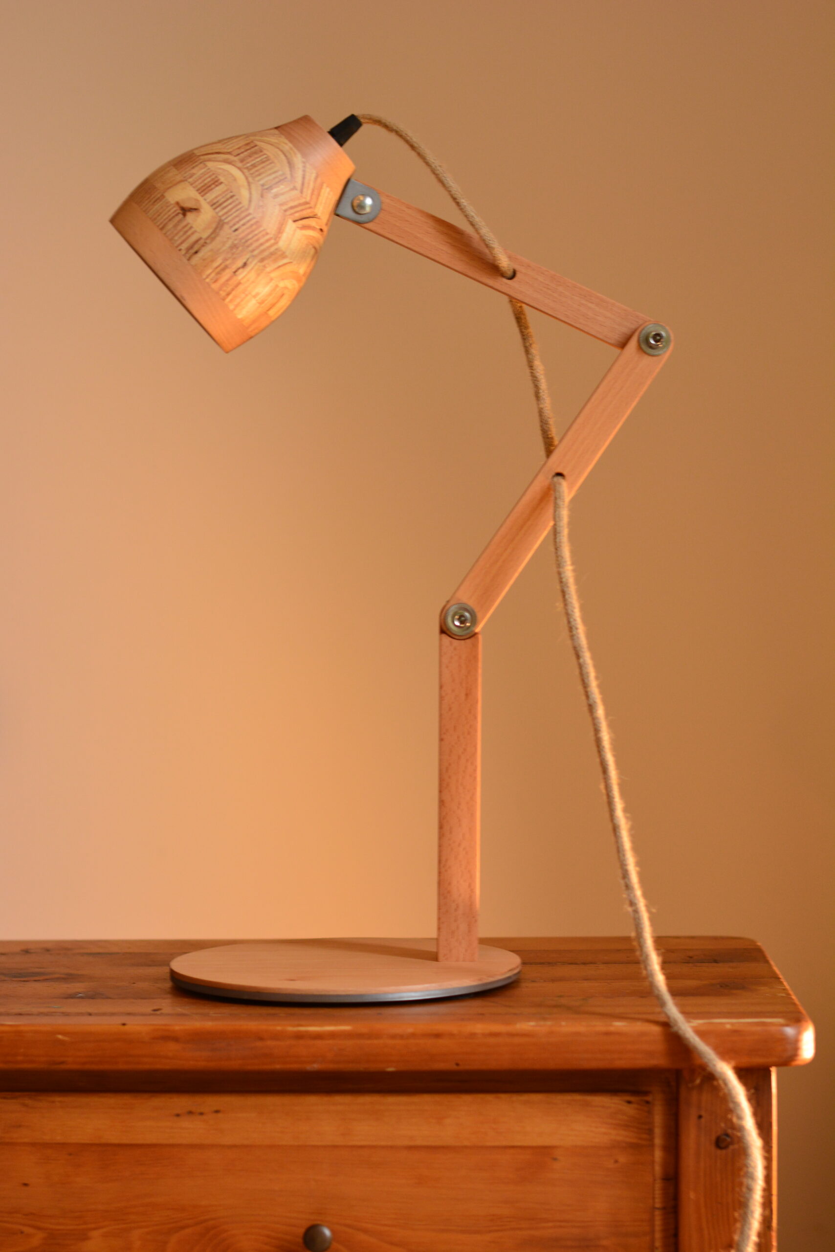 Lampe design en bois abat-jour blanc - Ruche Référence : CD_Lu73G